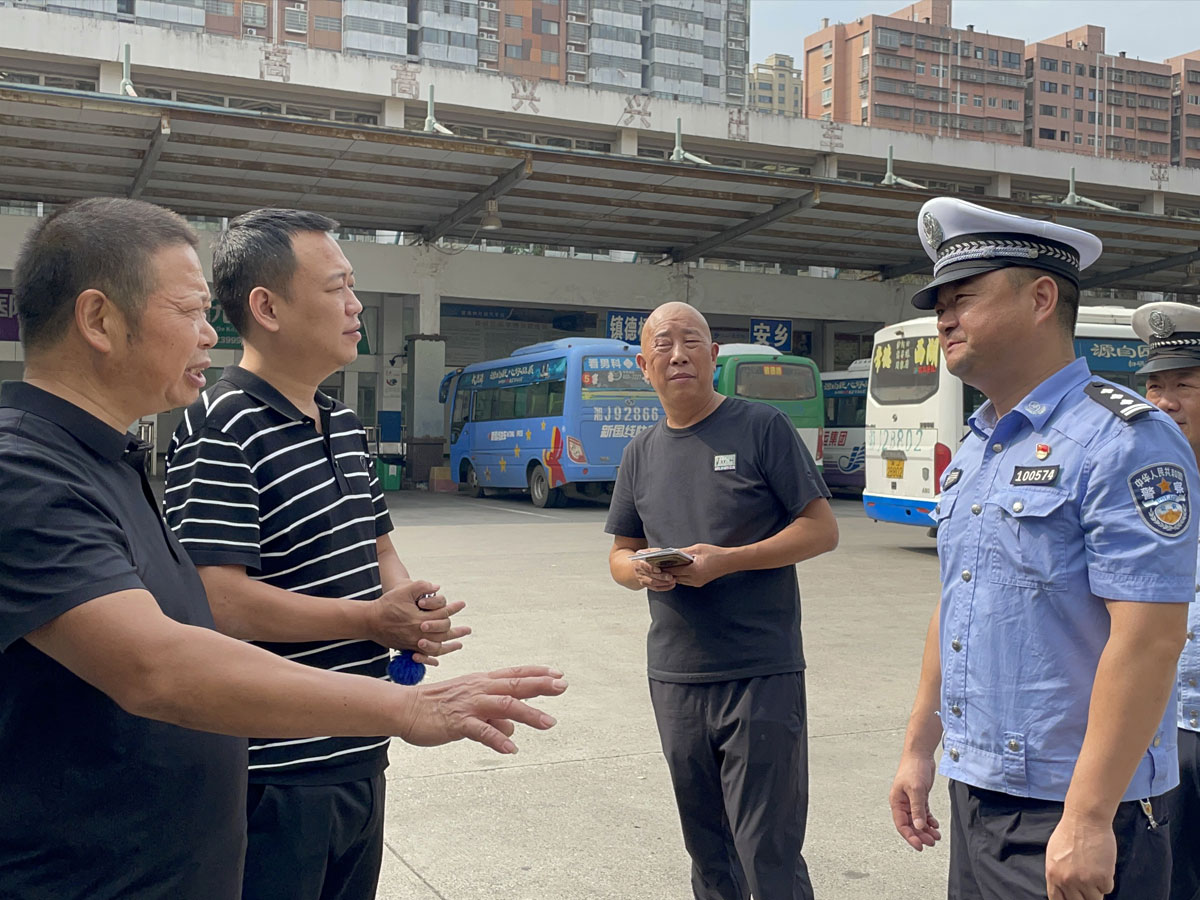 湘北汽车运输公司2024年“十一”假前车辆安全检查